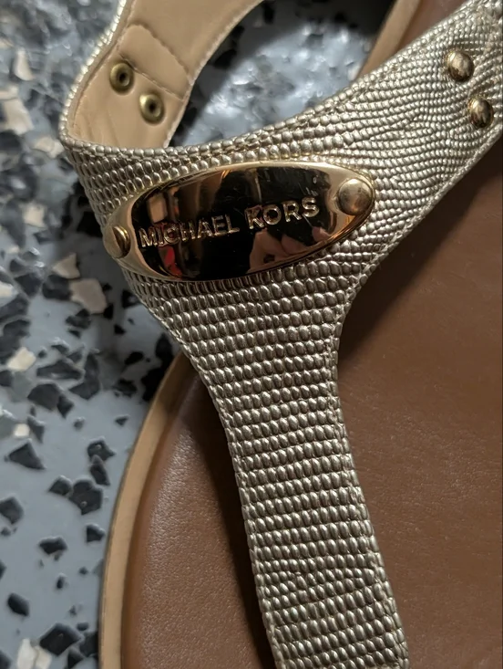 Michael Kors Plate Thong Sandal 9M Metallic - Picture 3 of 6